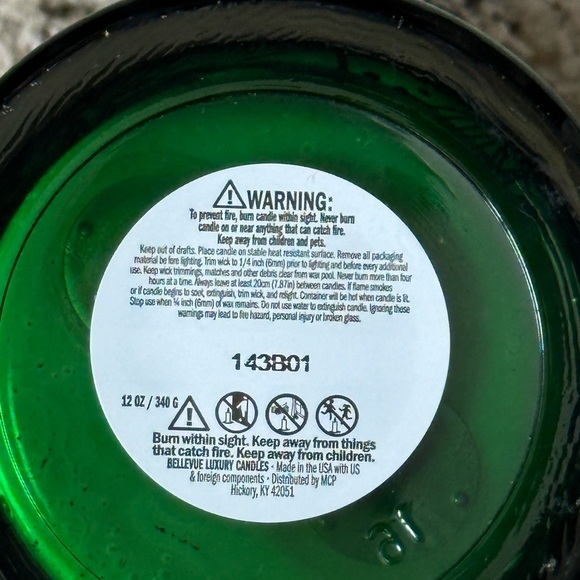 🌲 12 OZ Bellevue Luxury Soy Blend Wax Scented Candles, Mistletoe Frost, NWT - Picture 5 of 6